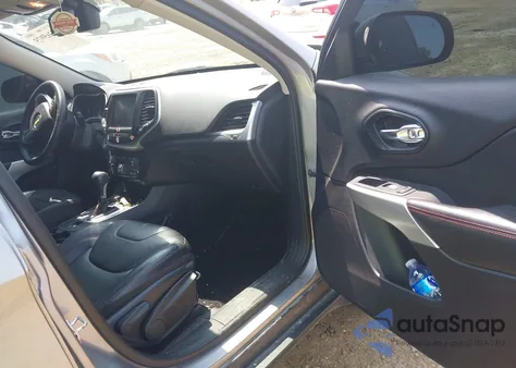 2017 Jeep Cherokee Trailhawk L Plus 4X4 from USA, damaged, VIN 1C4PJMBSXHW651159